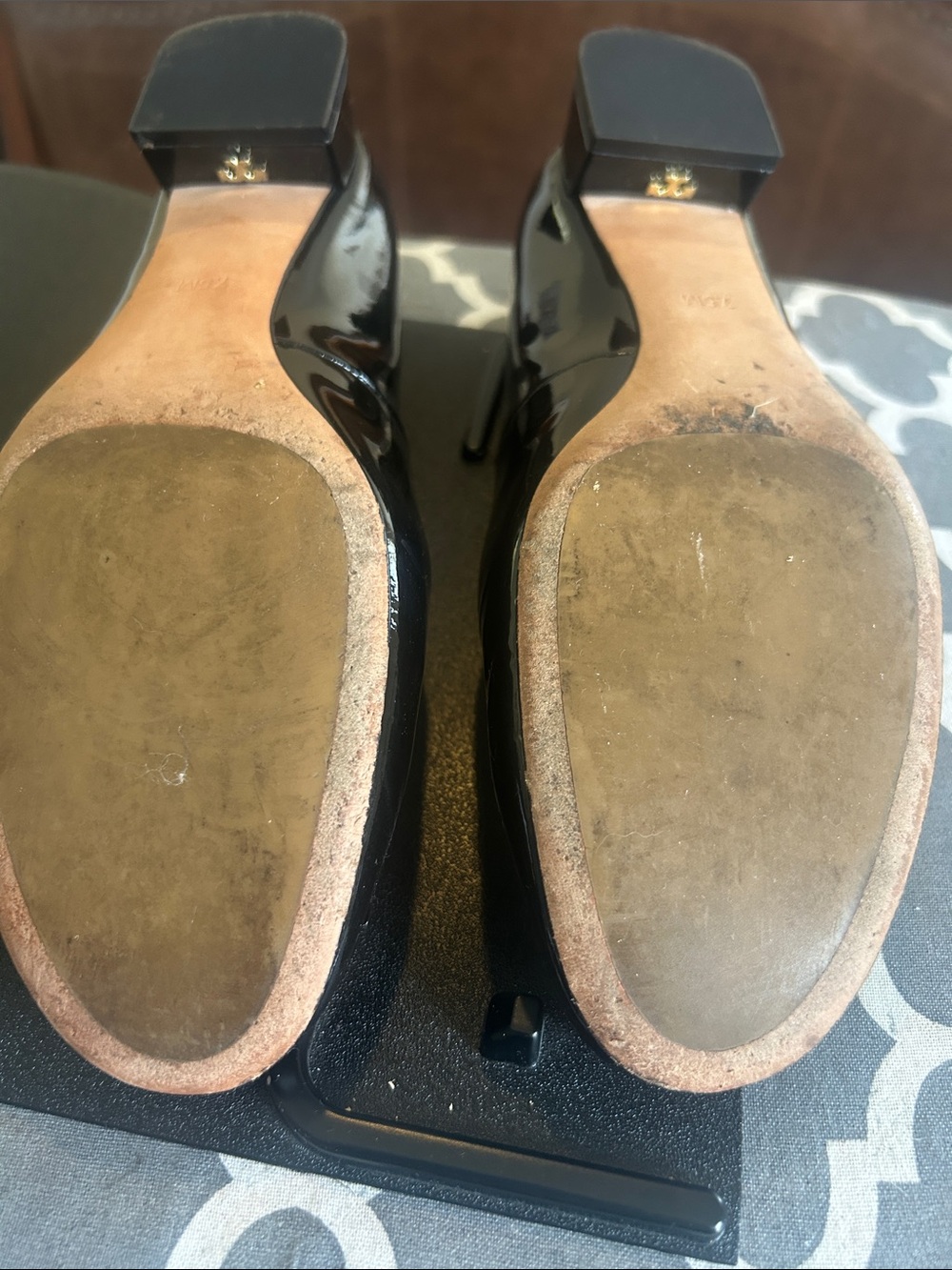 Tory Burch Black Patent Leather Flats with Gold Logo Plaque - Picture 4 of 7